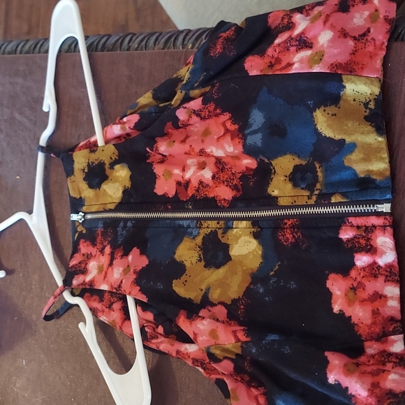 abercrombie crop top. Size small - Picture 4 of 5